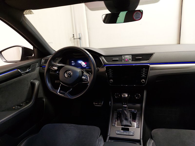 Škoda Superb Combi 2.0 TDI automatik SportLine • ACC • AHK — 12