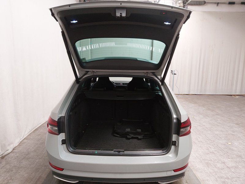 Škoda Superb Combi 2.0 TDI automatik SportLine • ACC • AHK — 17