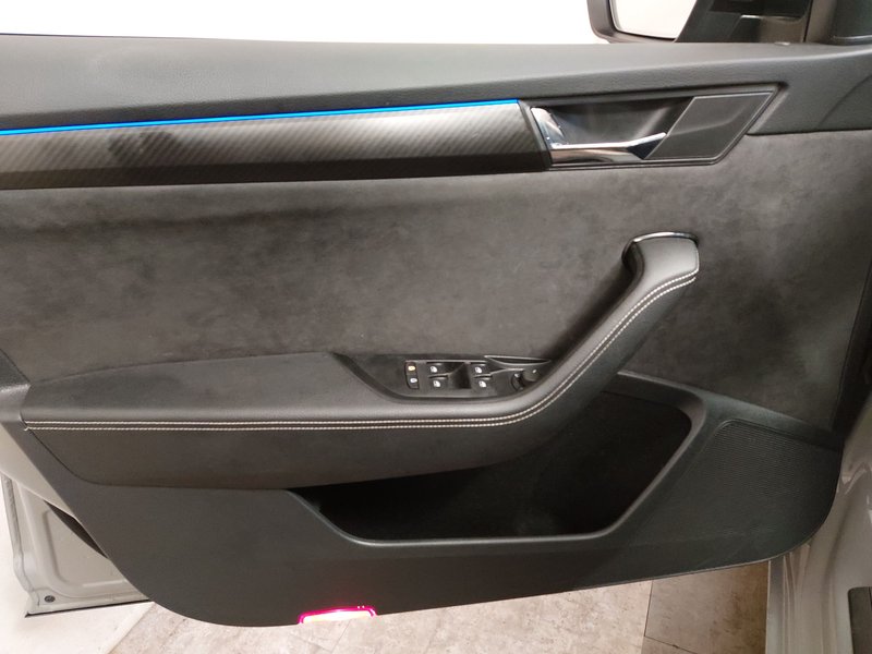 Škoda Superb Combi 2.0 TDI automatik SportLine • ACC • AHK — 5