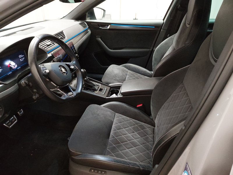 Škoda Superb Combi 2.0 TDI automatik SportLine • ACC • AHK — 6