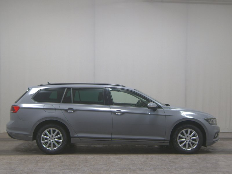 Volkswagen Passat Variant 2.0 TDI automatik • bežično punjenje • Webasto