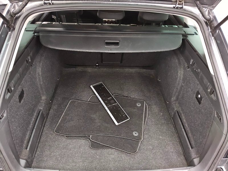 Škoda Superb Kombi 2.0 TDI automatik Ambition • ACC • AHK — 12