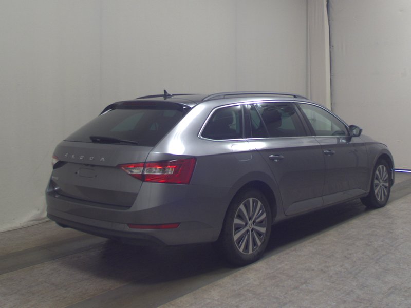Škoda Superb Kombi 2.0 TDI automatik Ambition • ACC • AHK — 4