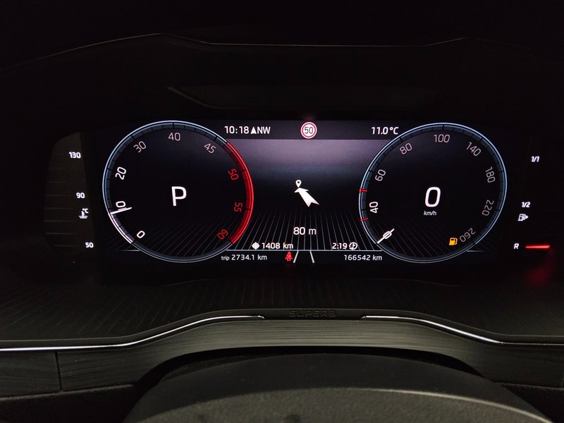 Škoda Superb Kombi 2.0 TDI automatik Ambition • ACC • AHK — 8