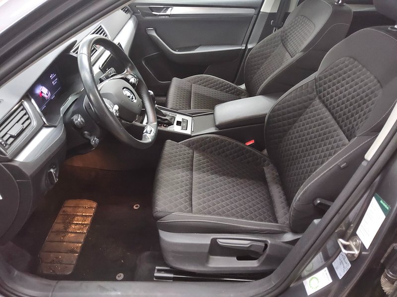 Škoda Superb Kombi 2.0 TDI automatik Ambition • ACC • AHK — 9