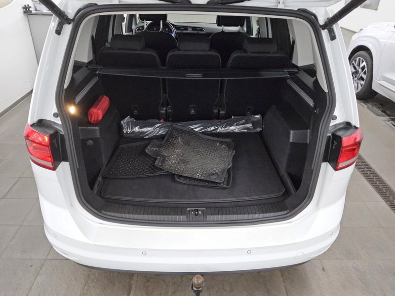 Volkswagen Touran 2.0 TDI • ACC • AHK — 12