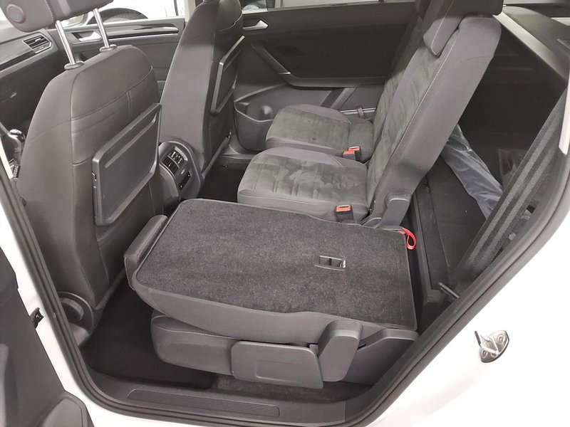 Volkswagen Touran 2.0 TDI • ACC • AHK — 13