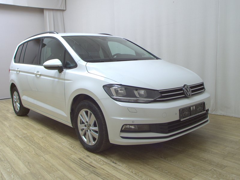 Volkswagen Touran 2.0 TDI • ACC • AHK — 3
