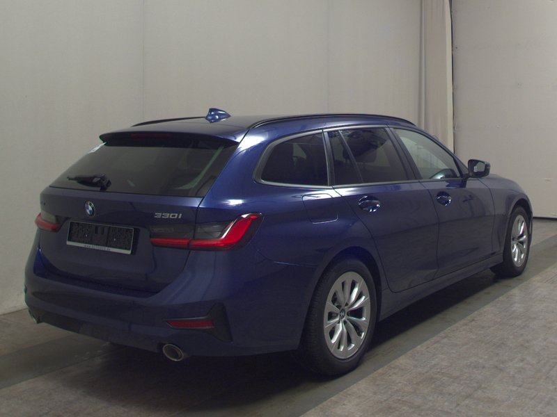 BMW 330i Touring Advantage automatik • ACC • 4x4 — 4
