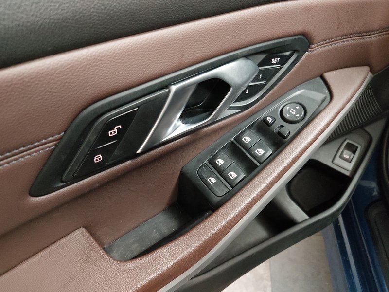 BMW 330i Touring Advantage automatik • ACC • 4x4 — 5