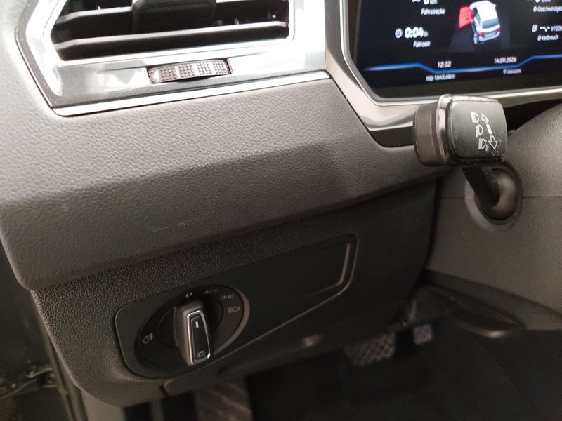 Volkswagen Tiguan 2.0 TDI Life automatik • 360° kamera • ACC — 7