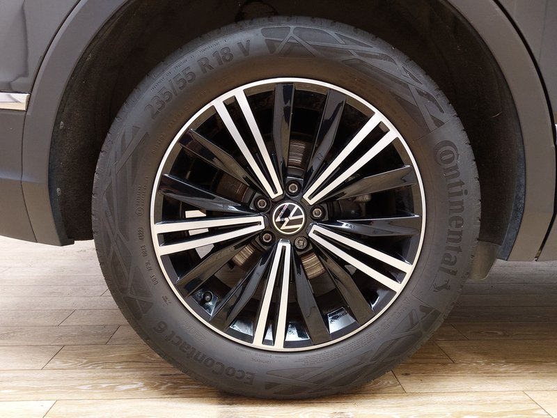 Volkswagen Tiguan 2.0 TDI Life automatik • 360° kamera • ACC — 8