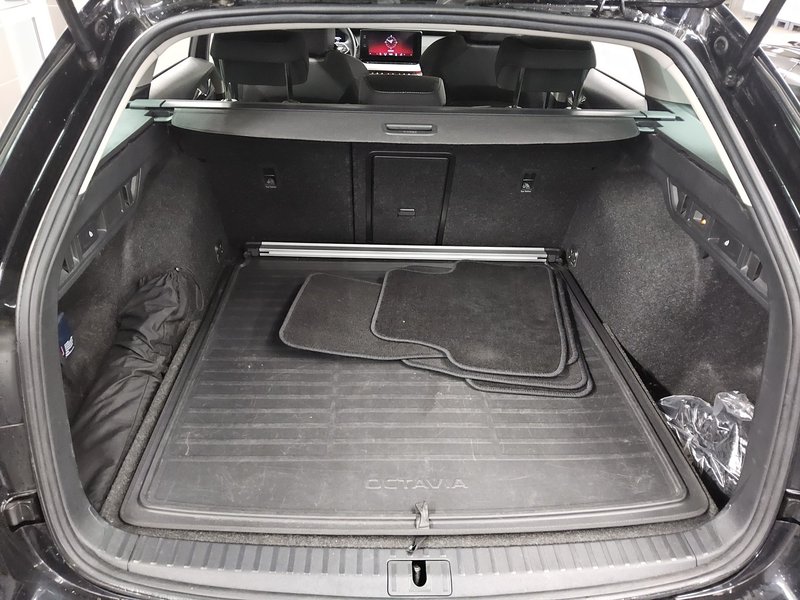 Škoda Octavia Kombi 2.0 TDI Ambition • ACC • AHK — 12