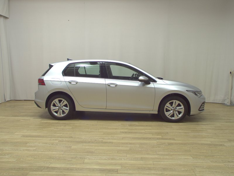 Volkswagen Golf 8 2.0 TDI Life • bežično punjenje • Full LED