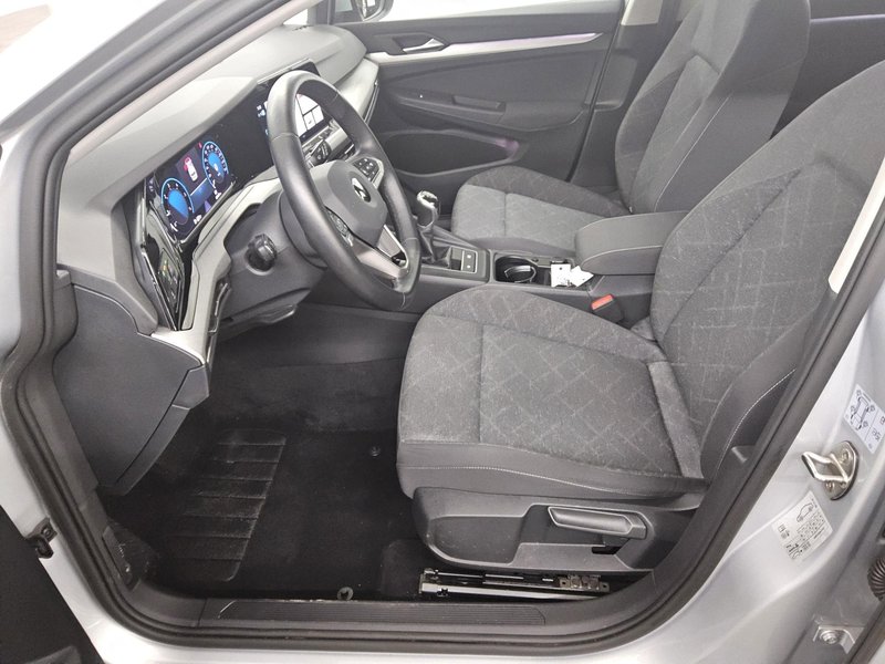 Volkswagen Golf 8 2.0 TDI Life • bežično punjenje • Full LED — 9