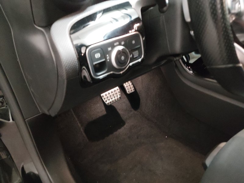 Mercedes-Benz A 220 d automatik AMG Line • AHK • Full LED — 7