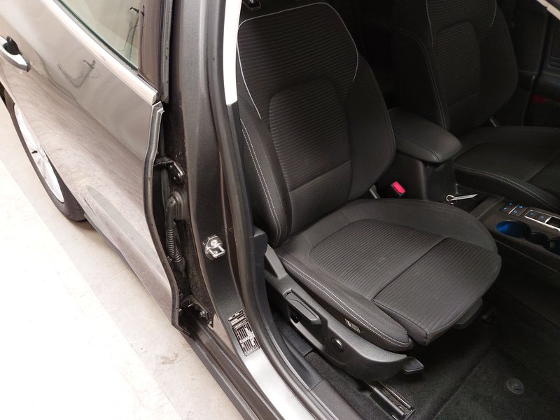 Ford Focus Turnier 1.5 EcoBlue automatik Titanium • bežično punjenje • LED — 10