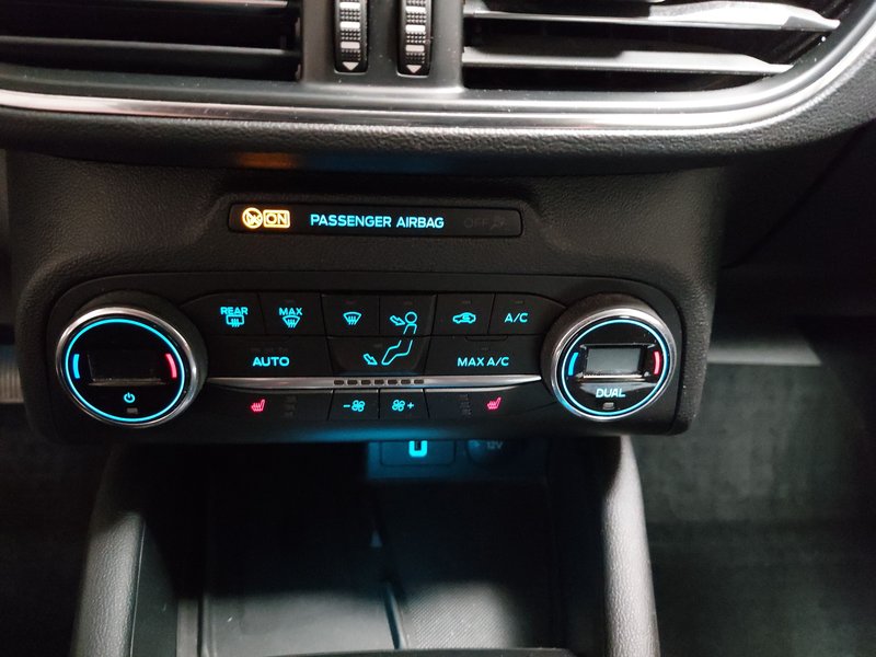 Ford Focus Turnier 1.5 EcoBlue automatik Titanium • bežično punjenje • LED — 15