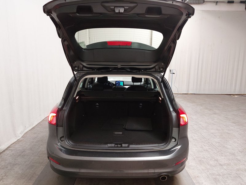 Ford Focus Turnier 1.5 EcoBlue automatik Titanium • bežično punjenje • LED — 16
