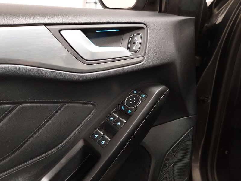 Ford Focus Turnier 1.5 EcoBlue automatik Titanium • bežično punjenje • LED — 5