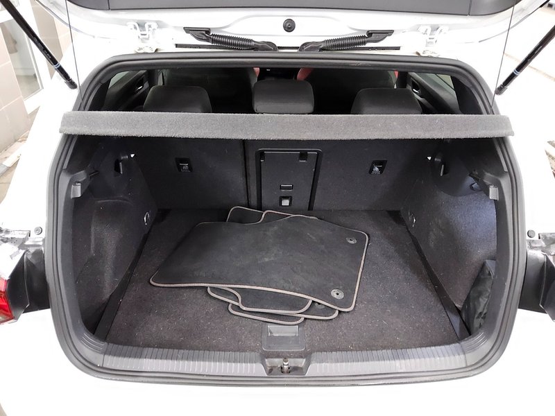 Volkswagen Golf 8 2.0 TSI automatik GTI • ACC • bežično punjenje — 12