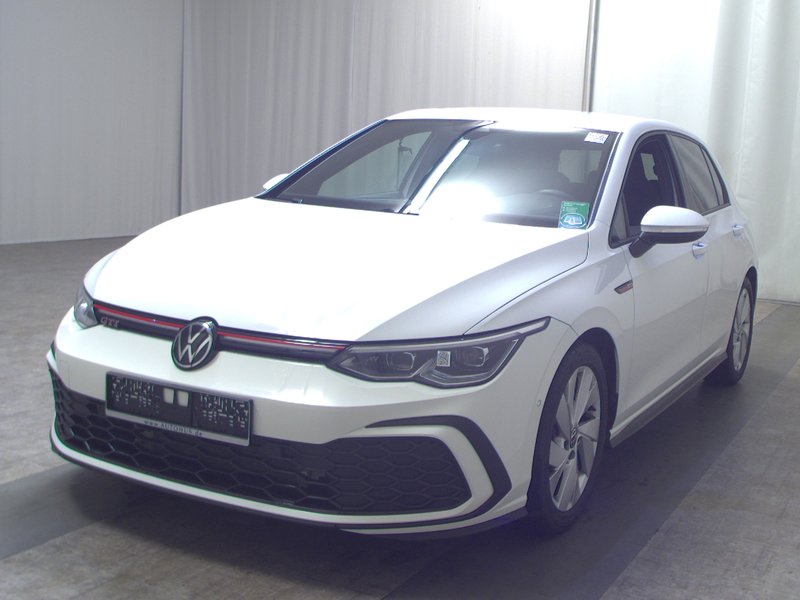 Volkswagen Golf 8 2.0 TSI automatik GTI • ACC • bežično punjenje — 2