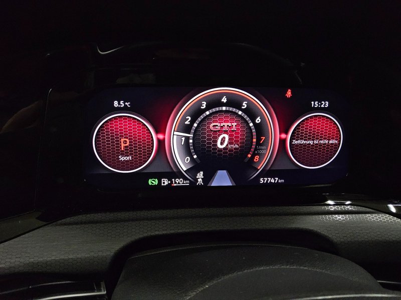 Volkswagen Golf 8 2.0 TSI automatik GTI • ACC • bežično punjenje — 8