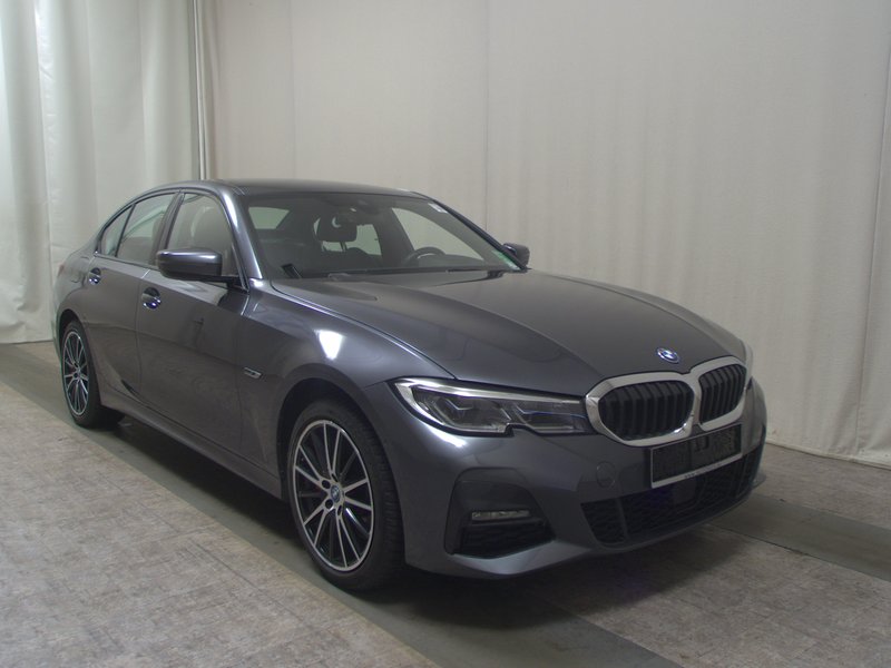 BMW 320e automatik M Sport • HUD • ACC — 3