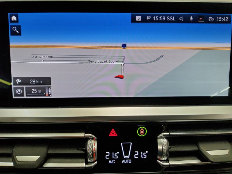 BMW 320e automatik M Sport • HUD • ACC — 7