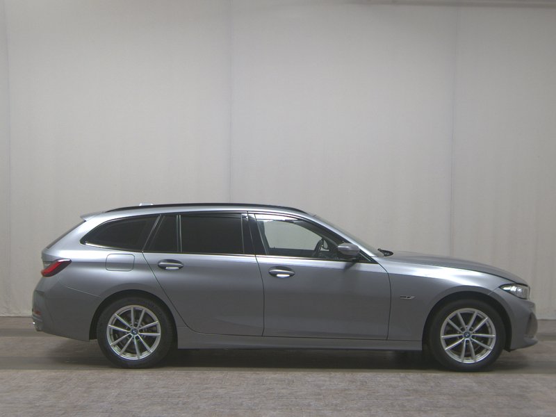 BMW 330e Touring automatik • LED • digitalni instrumenti