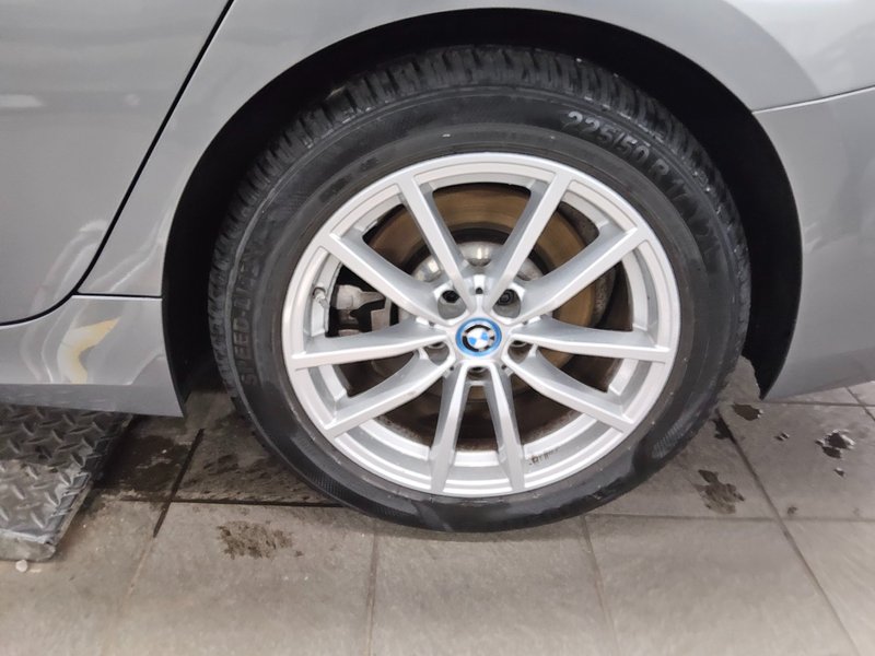 BMW 330e Touring automatik • LED • digitalni instrumenti — 11