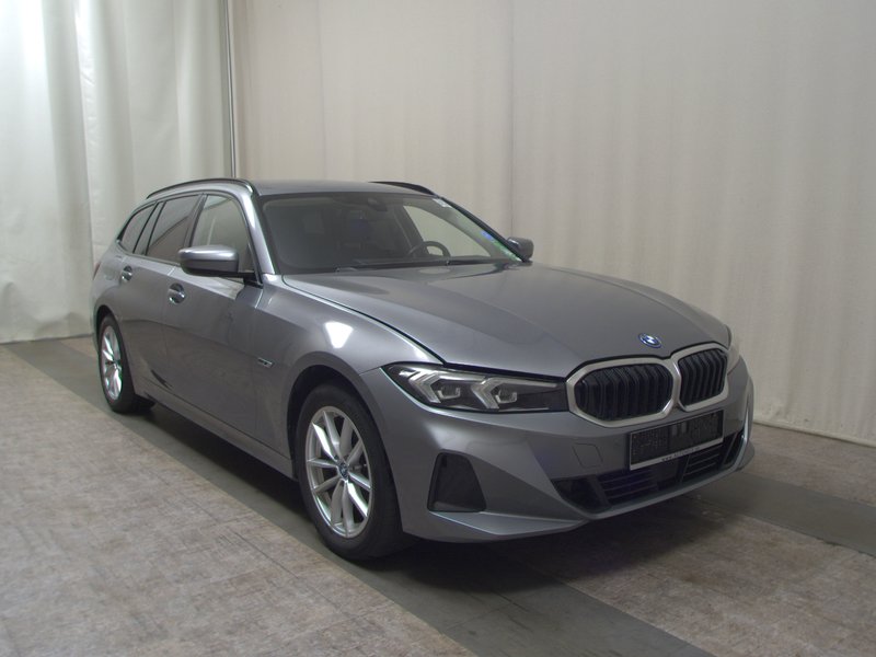 BMW 330e Touring automatik • LED • digitalni instrumenti — 3