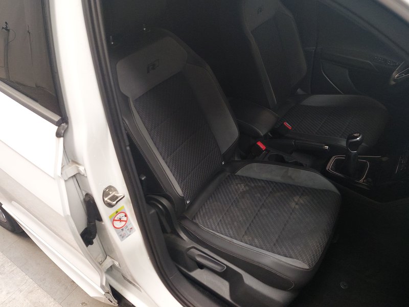 Volkswagen T-Cross 1.0 TSI R-Line • ACC • LED — 10
