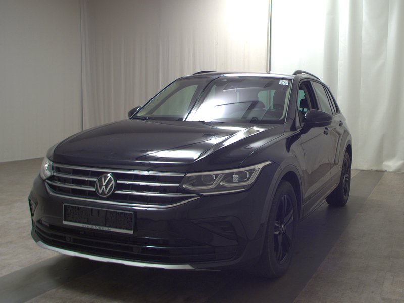 Volkswagen Tiguan 2.0 TDI automatik Urban Sport • ACC • Full LED — 2