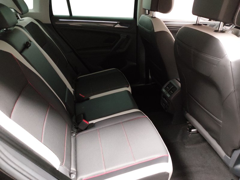 Volkswagen Tiguan 2.0 TDI automatik Urban Sport • ACC • Full LED — 22