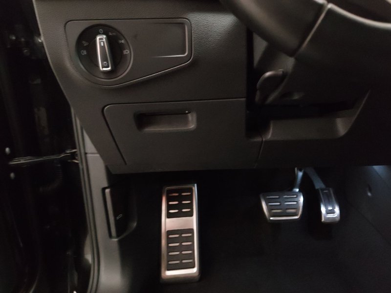 Volkswagen Tiguan 2.0 TDI automatik Urban Sport • ACC • Full LED — 7