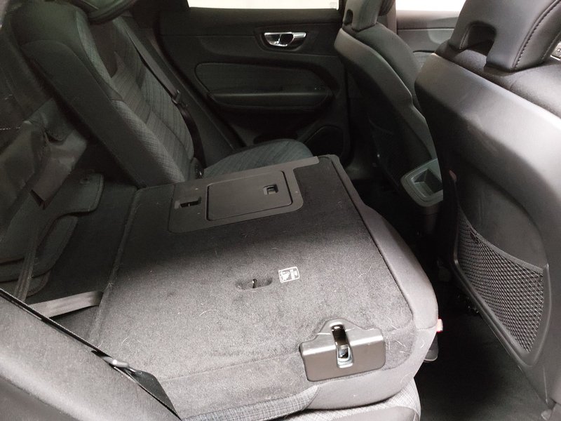 Volvo XC60 Momentum Pro automatik • panorama • Full LED — 11