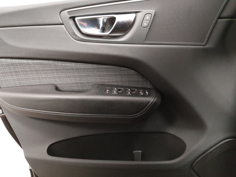 Volvo XC60 Momentum Pro automatik • panorama • Full LED — 5