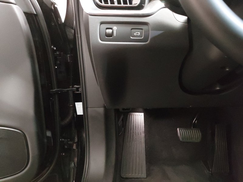 Volvo XC60 Momentum Pro automatik • panorama • Full LED — 7