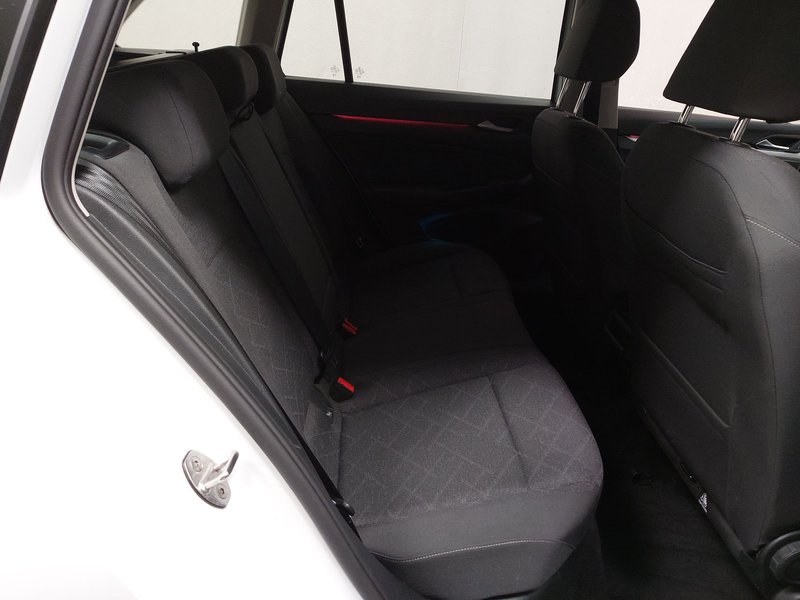 Volkswagen Golf-8 Variant 2.0 TDI Life automatik • Full LED — 12