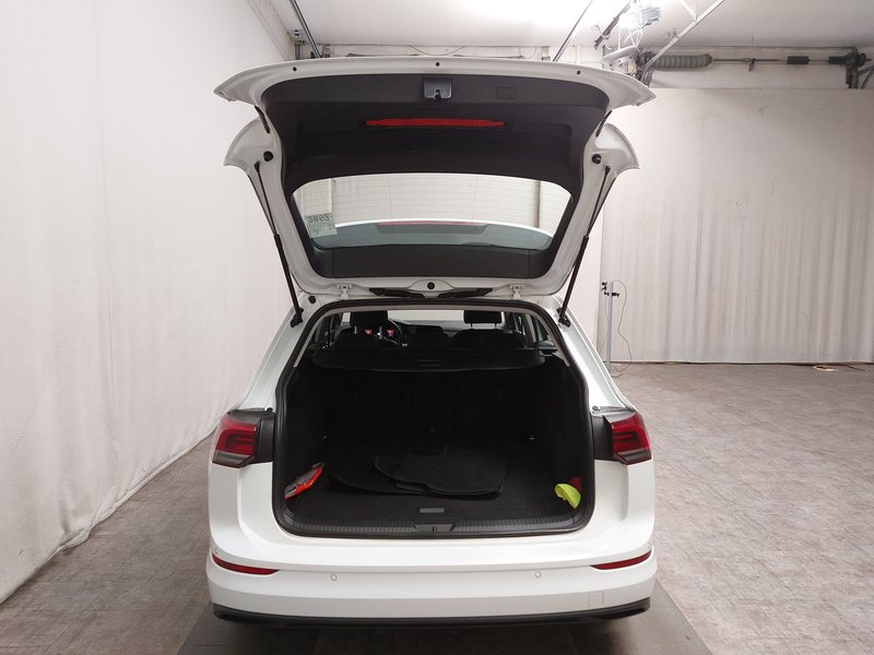 Volkswagen Golf-8 Variant 2.0 TDI Life automatik • Full LED — 17