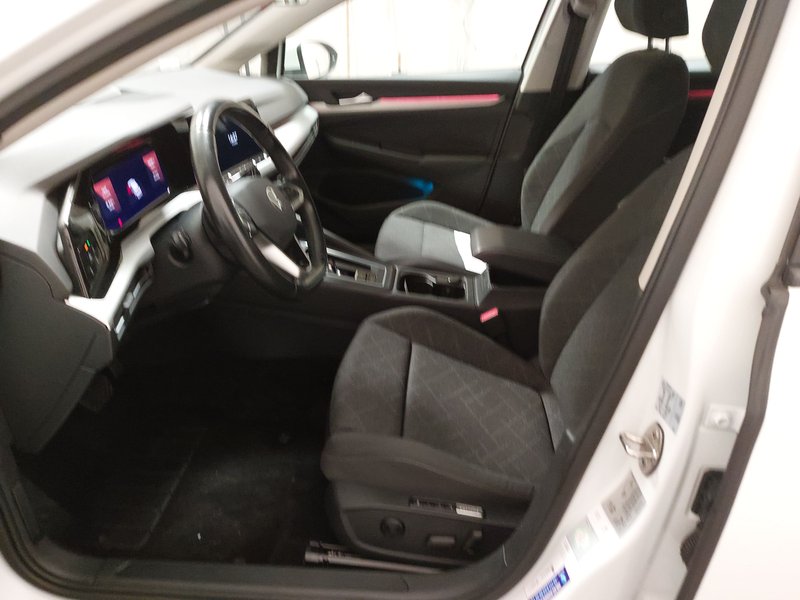 Volkswagen Golf-8 Variant 2.0 TDI Life automatik • Full LED — 6