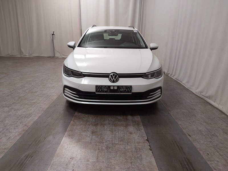 Volkswagen Golf-8 Variant 2.0 TDI Life automatik • Full LED — 9