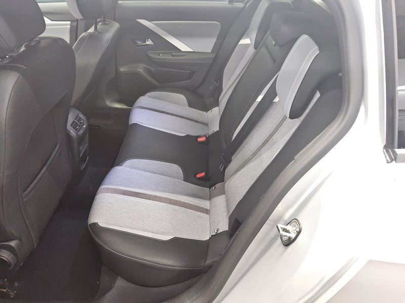 Opel Astra ST 1.2 Turbo Business Elegance • Full LED — 13