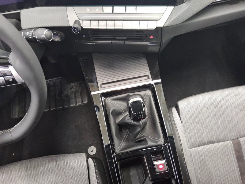 Opel Astra ST 1.2 Turbo Business Elegance • Full LED — 6