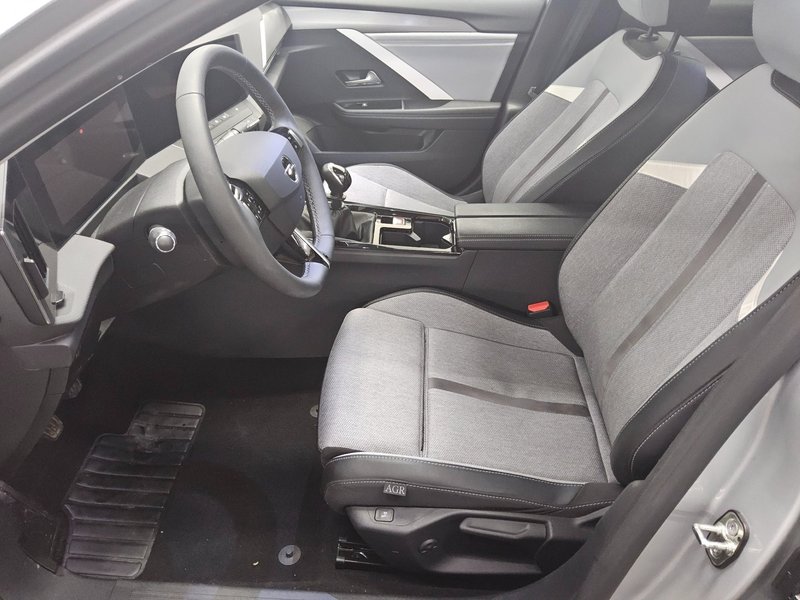 Opel Astra ST 1.2 Turbo Business Elegance • Full LED — 9