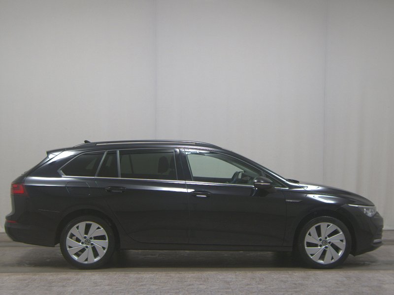 Volkswagen Golf-8 Variant 2.0 TDI automatik Style • ACC • bežično punjenje