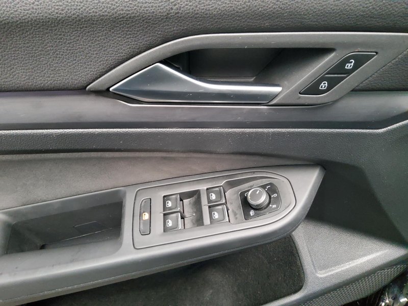Volkswagen Golf-8 Variant 2.0 TDI automatik Style • ACC • bežično punjenje — 10