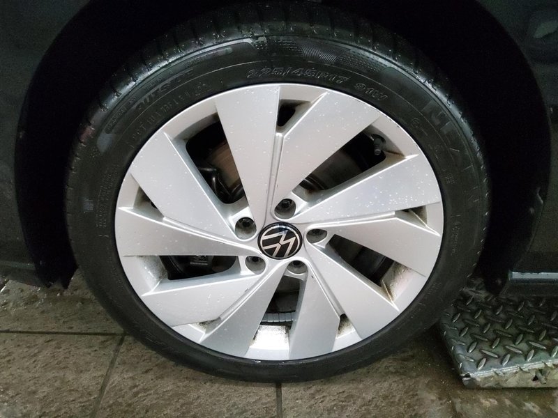 Volkswagen Golf-8 Variant 2.0 TDI automatik Style • ACC • bežično punjenje — 11