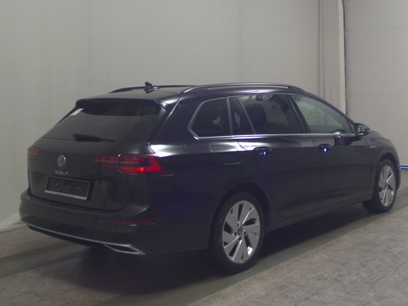 Volkswagen Golf-8 Variant 2.0 TDI automatik Style • ACC • bežično punjenje — 4
